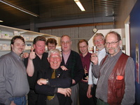 Fra venstre Sigve Smørdal, Terje Ingvaldsen, Skjalg Solum, Svein Hoel, Bjørn Bruun, Roar Harberg, John Solum. Foran en smilende 