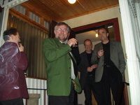 Ute og røyker sigar, fra venstre Skjalg Solum, Arvid Bræck, Erik Remen og Rune Hansen