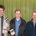 Kretsmesterne for par 2004 sammen med turneringsansvarlig, fra venstre Bjørn Larsen, Bjørn Bruun og Harry Johansen